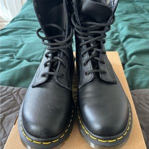 Dr. Martens 1460 Pascal women’s size 8